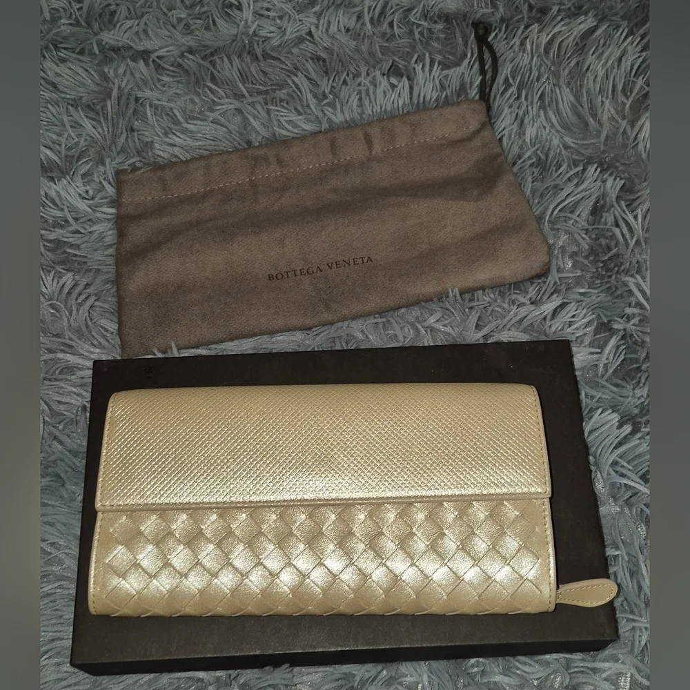 Bottega Veneta Cream shiny golden color long wallet - Picture 15 of 15